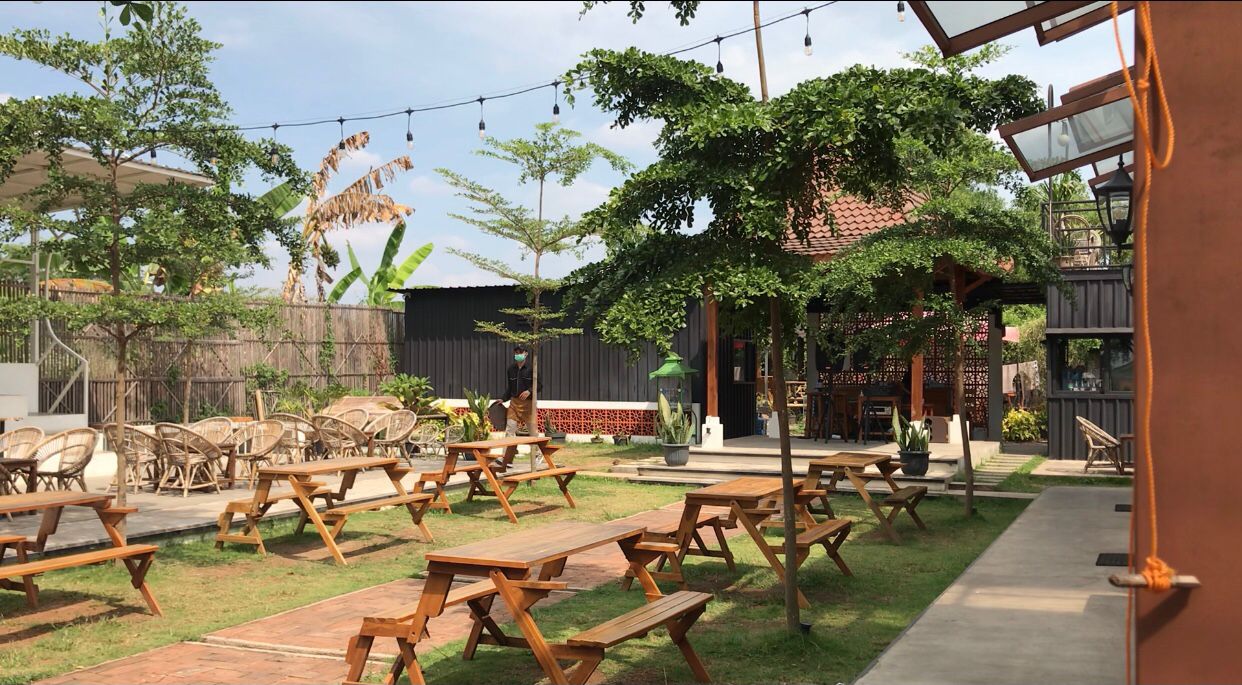 Cafe Unik Mengusung Konsep Industrial dan Ala Tradisonal Jawa di Tembalang